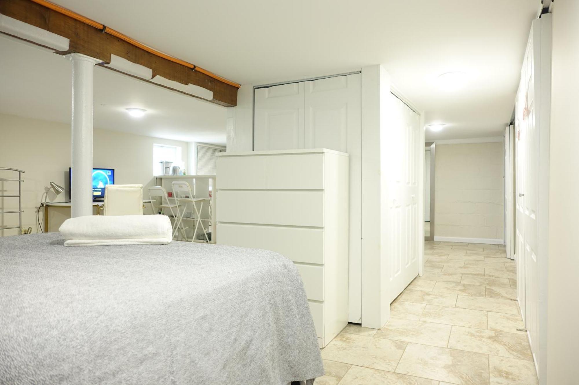 Ewr Airport Studio-hot Tub-free Parking Apartment Hillside